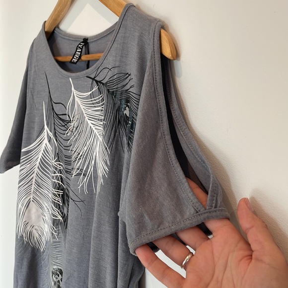 Women’s Short Open Sleeve Top. - Picture 4 of 5